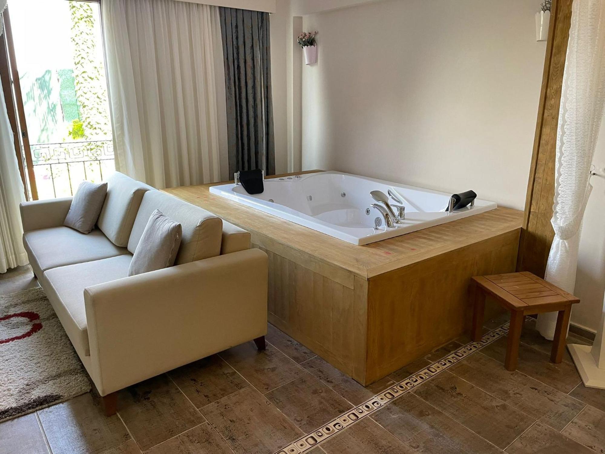 Alya Villa Butik Hotel Турунч Екстериор снимка
